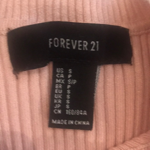 “FORVEVER 21” Pale Pink Ruffled Ladies Top. - Picture 3 of 7